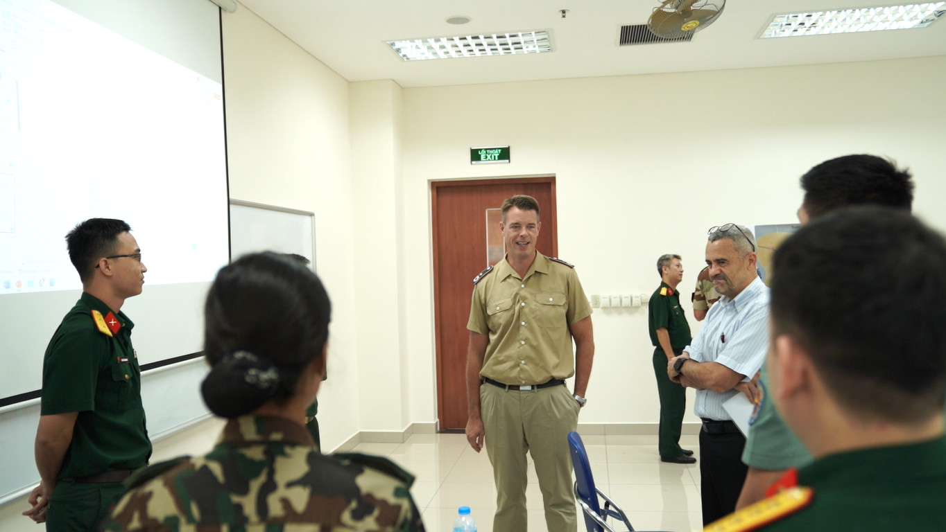 Tùy viên Quốc phòng Cộng hòa Liên bang Đức thăm và làm việc tại Cục Gìn giữ hòa bình Việt Nam